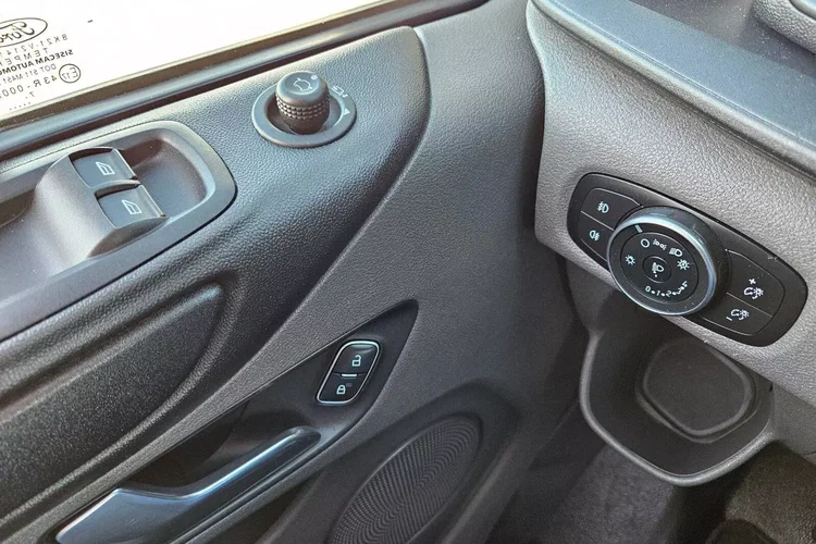 Ford transit-custom L2H1 59900zł NETTO 2.0TdCi/170KM zdjęcie 18