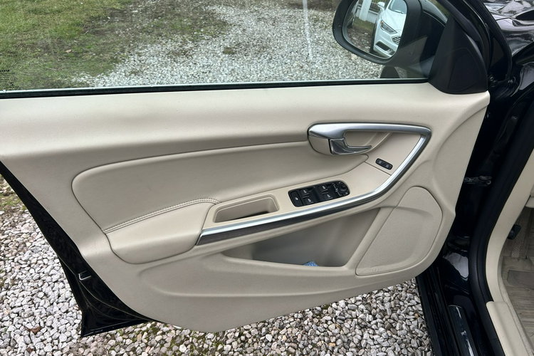 Volvo V60 D2 tylko 109 tyś km zdjęcie 10