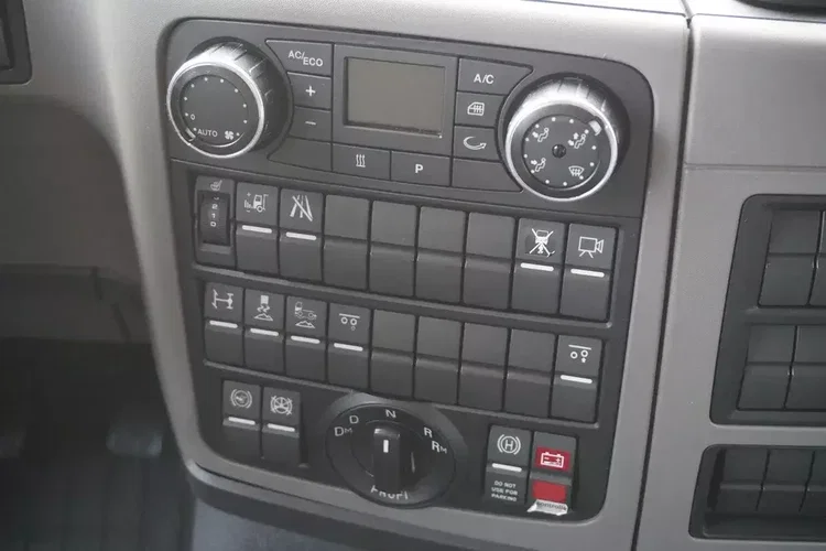 MAN TGS 35.420 8×2 / Rama 6.4 m / 3 osie skrętne / 2 sztuki zdjęcie 18