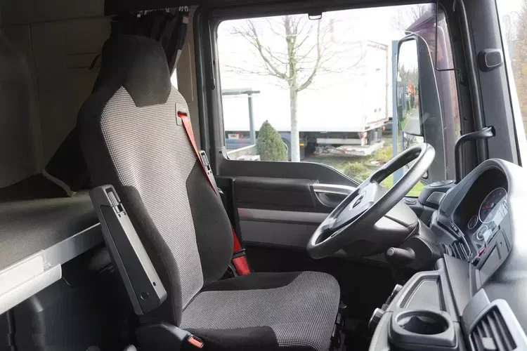 MAN TGS 35.420 8×2 / Rama 6.4 m / 3 osie skrętne / 2 sztuki zdjęcie 22