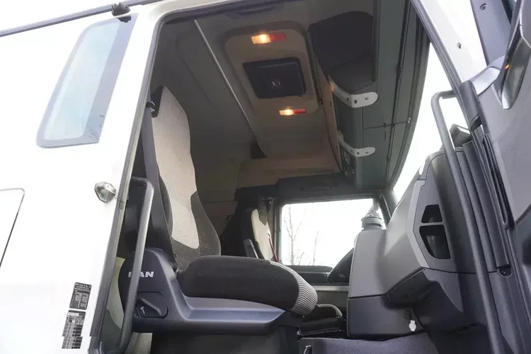 MAN TGS 35.420 8×2 / Rama 6.4 m / 3 osie skrętne / 2 sztuki zdjęcie 29