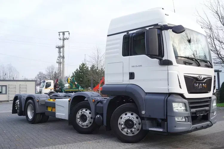 MAN TGS 35.420 8×2 / Rama 6.4 m / 3 osie skrętne / 2 sztuki zdjęcie 9