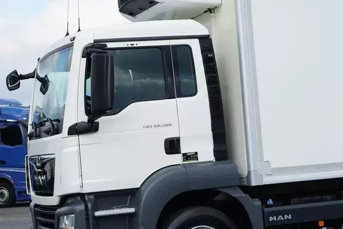 MAN TGS / 26.360 / EURO 6 / CHŁODNIA + WINDA / 20 PALET zdjęcie 37