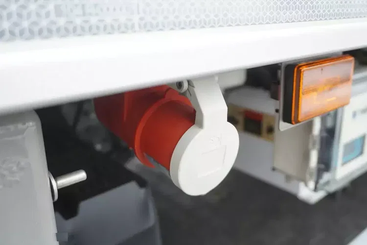 Scania P280 4x2 E6 / Chłodnia Lamberet 16 EPAL / Multitemperatura / Thermoking T-800R / 3 szt zdjęcie 11