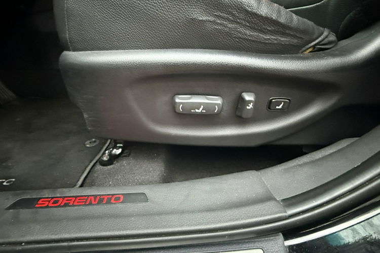 Kia Sorento 2.0crdi 185 KM ledy bi xenon skóry asystenci 7 os. Kamera Navi gwaranc zdjęcie 32