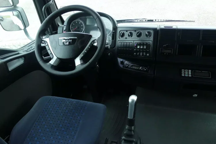 MAN TGA 26.400 6x2 / CHŁODNIA / / KABINA SYPIALNA / zdjęcie 29