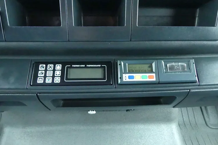 MAN TGA 26.400 6x2 / CHŁODNIA / / KABINA SYPIALNA / zdjęcie 32