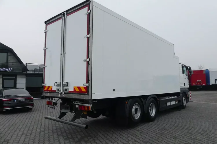 MAN TGA 26.400 6x2 / CHŁODNIA / / KABINA SYPIALNA / zdjęcie 8