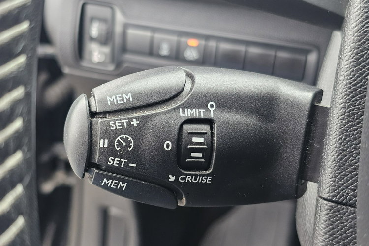 Peugeot 308 SW Model 2020 , nawigacja, czytanie znaków, kontrola pasa ruchu, led zdjęcie 20