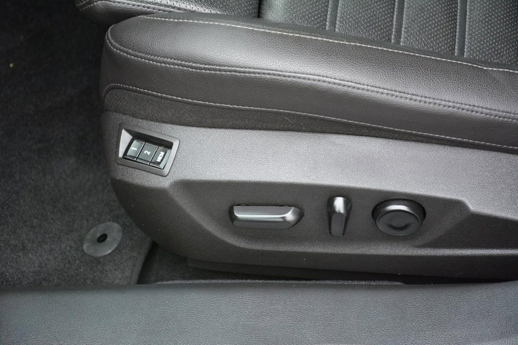 Opel Insignia Skóry bi-Xenon Led Wentylacja BLIS Virtual Navi Kamera Pamiec Alu18" zdjęcie 21