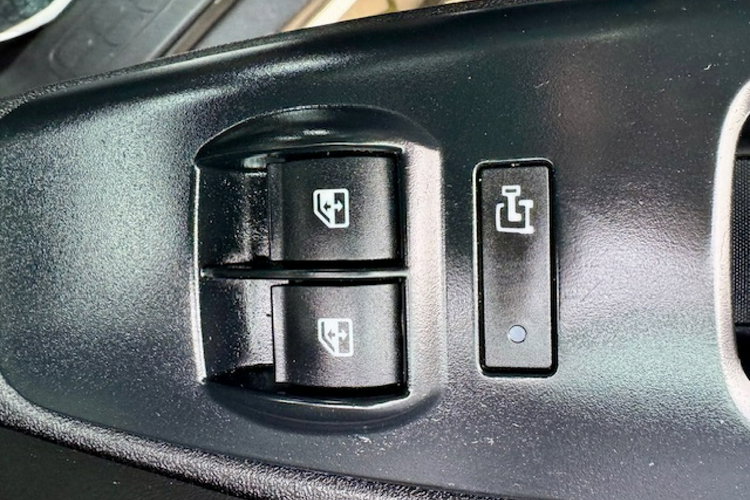 Fiat Doblo SALON PL / MROŻNIA - CHŁODNIA -20st.C / DŁUGI / 151 tys.km / GWARANCJA zdjęcie 14