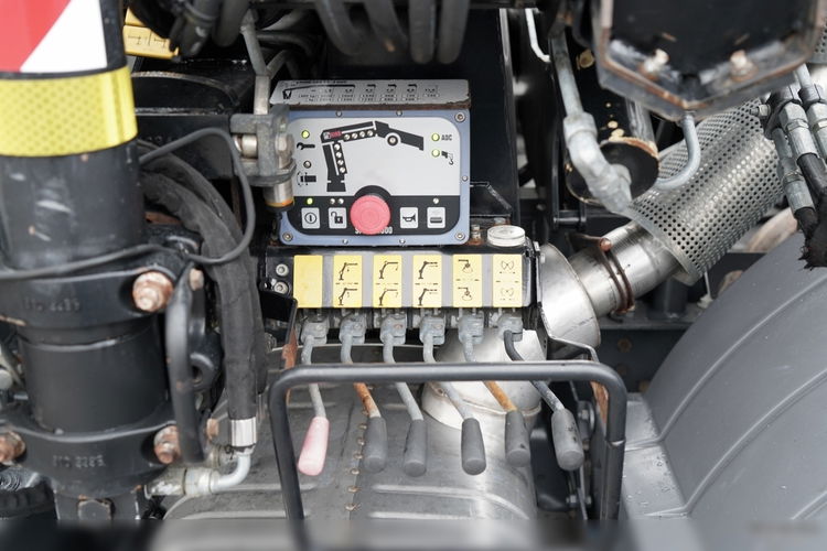 Mercedes -BENZ ATEGO 1218 / 4x2 / WYWROTKA + HDS HIAB 0088 BS-3  / PILOT  /MANUAL  zdjęcie 27