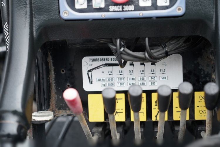 Mercedes -BENZ ATEGO 1218 / 4x2 / WYWROTKA + HDS HIAB 0088 BS-3  / PILOT  /MANUAL  zdjęcie 31