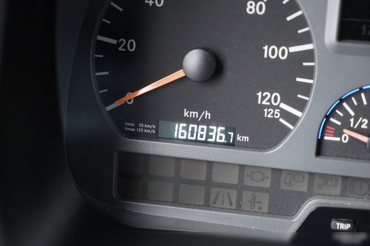 Mercedes -BENZ ATEGO 1218 / 4x2 / WYWROTKA + HDS HIAB 0088 BS-3  / PILOT  /MANUAL  zdjęcie 50