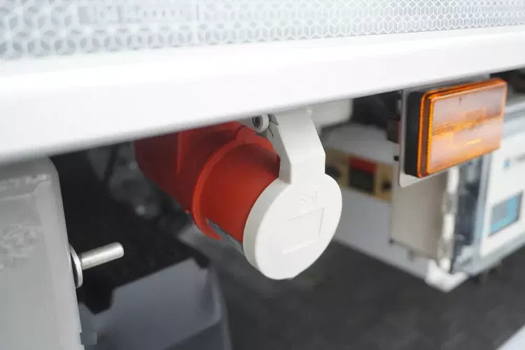 Scania P280 4x2 E6 / Chłodnia Lamberet 16 EPAL / Multitemperatura / Thermoking T-800R / 3 szt zdjęcie 12