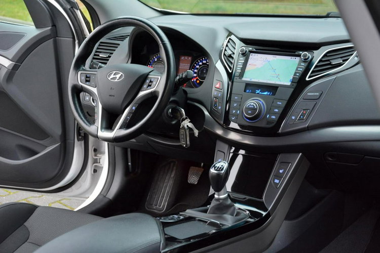 Hyundai i40 Lift Ledy Navi Kamera Klimatronik 2xParktr El. fotel DriveMode ASO zdjęcie 18