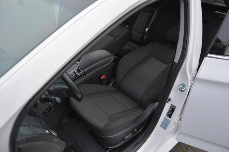 Hyundai i40 Lift Ledy Navi Kamera Klimatronik 2xParktr El. fotel DriveMode ASO zdjęcie 21