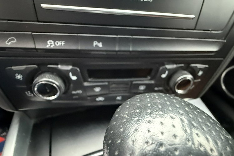 Audi Q5 3.2 v6 Quattro s-line max wersja 114 tys km doinwestowany 1.r. Gwaranc zdjęcie 25