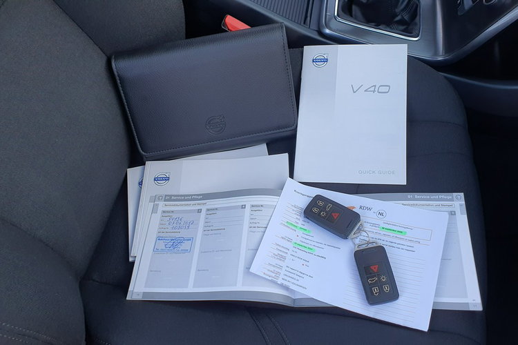 Volvo V40 1.6 D2 115KM # Kinetic # Navi # BiXenon # Parktronic # Mega Stan zdjęcie 27