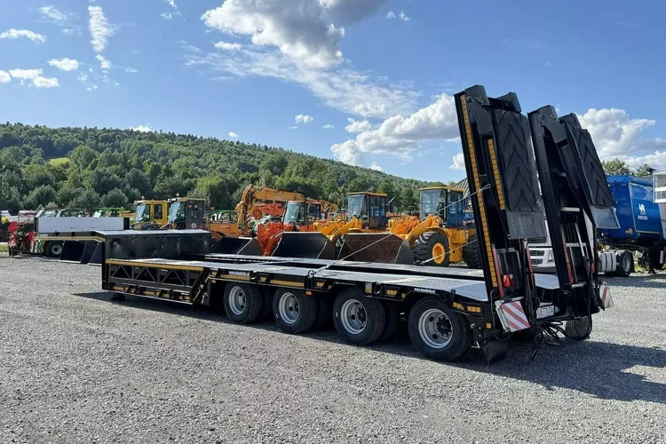 BODEX 4 osiowa NN4J Niskopodwoziówka Niskopodwozie zdjęcie 4