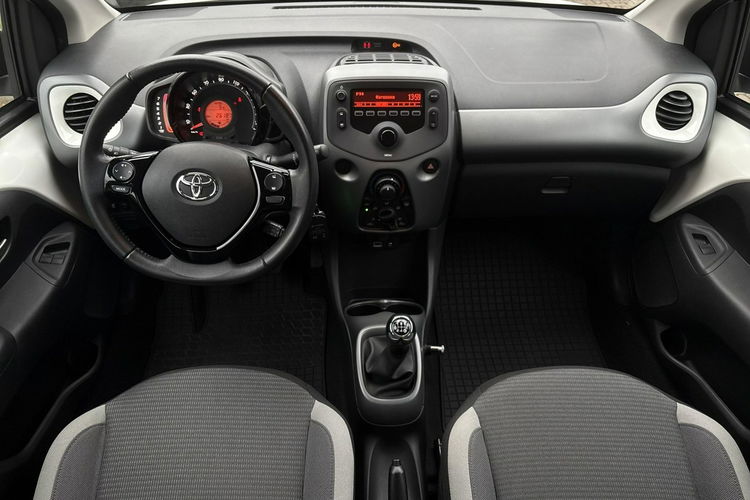 Toyota Aygo 1.0 X-PLAY, salon Polska, gwarancja, czujniki zdjęcie 10