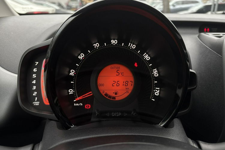 Toyota Aygo 1.0 X-PLAY, salon Polska, gwarancja, czujniki zdjęcie 12