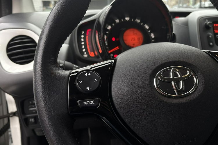 Toyota Aygo 1.0 X-PLAY, salon Polska, gwarancja, czujniki zdjęcie 13