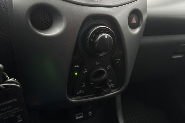 Toyota Aygo 1.0 X-PLAY, salon Polska, gwarancja, czujniki zdjęcie 17