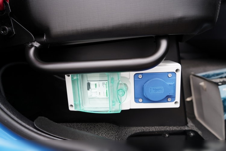 Renault / D 240  /  RETARDER / RAMA POD ZABUDOWE 6 M /  FABRYCZNIE NOWY /  NIEUŻYWANY  zdjęcie 46