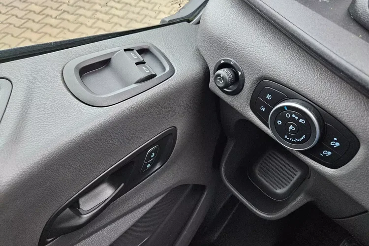 Ford transit L3H2 79900zł NETTO Brygadówka 6 osób 2.0TdCi/131KM zdjęcie 18