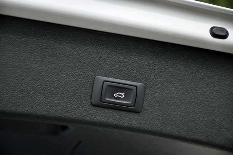 Audi A4 2.0TDI(177KM) Lift S-line Quattro Xenon Led Navi Skóry El.Klapa Alu18" zdjęcie 39