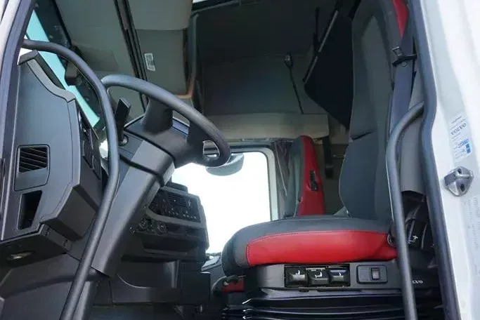 Volvo FH / 420 / ACC / EURO 6 / FIRANKA + WINDA / 19 PALET / OŚ SKRĘTNA zdjęcie 7