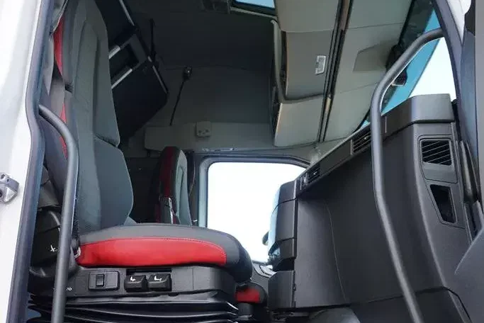 Volvo FH / 420 / ACC / EURO 6 / FIRANKA + WINDA / 19 PALET / OŚ SKRĘTNA zdjęcie 8