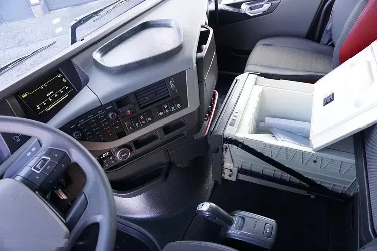 Volvo FH / 420 / ACC / EURO 6 / FIRANKA + WINDA / 19 PALET / OŚ SKRĘTNA zdjęcie 9