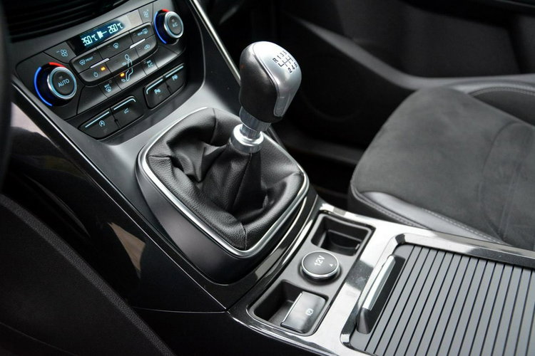 Ford Kuga ST-Line El.Fotel Radar Navi Skóry Ledy Kamera El. Klapa ParkAssist zdjęcie 30