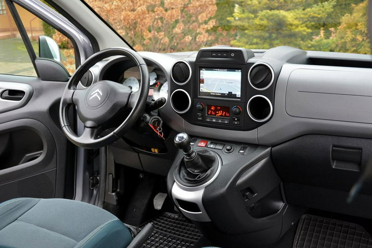 Citroen Berlingo Multispace Ledy Klimatronic duża Navi AppleCar Parktronic aso Hak zdjęcie 19