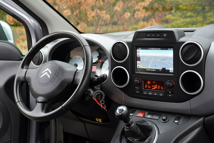 Citroen Berlingo Multispace Ledy Klimatronic duża Navi AppleCar Parktronic aso Hak zdjęcie 20