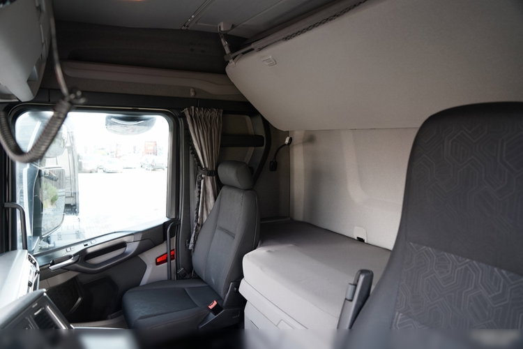 Scania S 450 / KLIMA POSTOJOWA / CAŁA NA PODUSZKACH / NAVI  zdjęcie 25