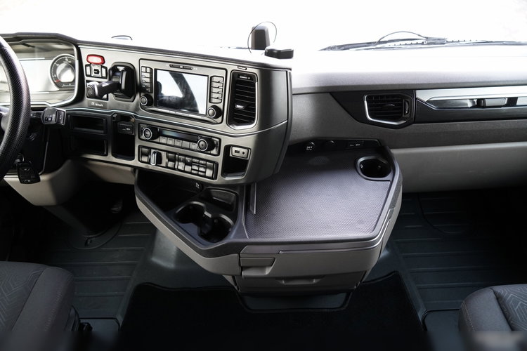 Scania S 450 / KLIMA POSTOJOWA / CAŁA NA PODUSZKACH / NAVI  zdjęcie 30