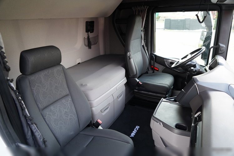 Scania S 450 / KLIMA POSTOJOWA / CAŁA NA PODUSZKACH / NAVI  zdjęcie 34