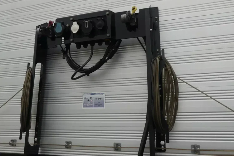 Wielton FIRANKA / OŚ PODNOSZONA / OSIE SAF / DACH PODNOSZONY / zdjęcie 13