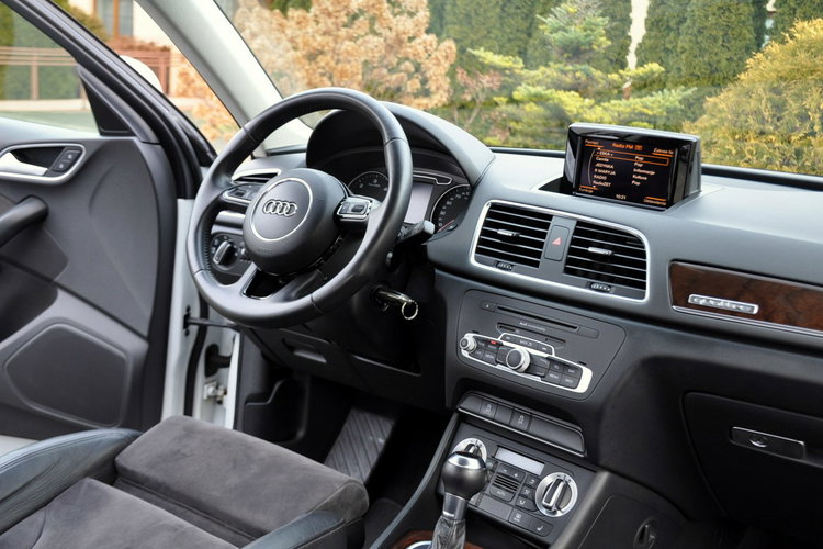 Audi Q3 2.0TDI(177KM) S-Line Xenon Led Navi Klimatronik Skóry Automat Alu17" zdjęcie 25