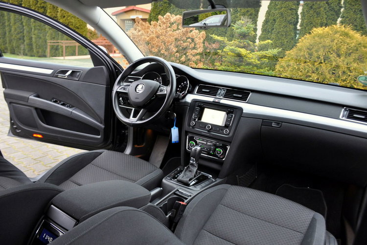 Skoda Superb 2.0TDI(170KM) Lift DSG Xenon Led Navi Welur El.Fotele Chrom Alu17"ASO zdjęcie 25