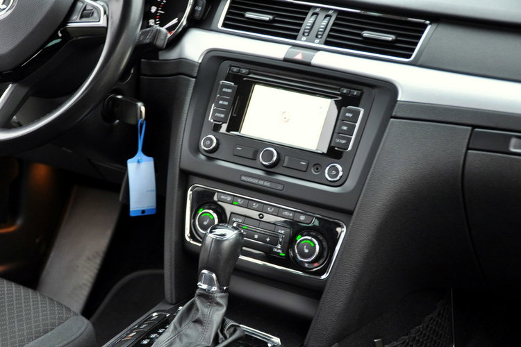 Skoda Superb 2.0TDI(170KM) Lift DSG Xenon Led Navi Welur El.Fotele Chrom Alu17"ASO zdjęcie 27