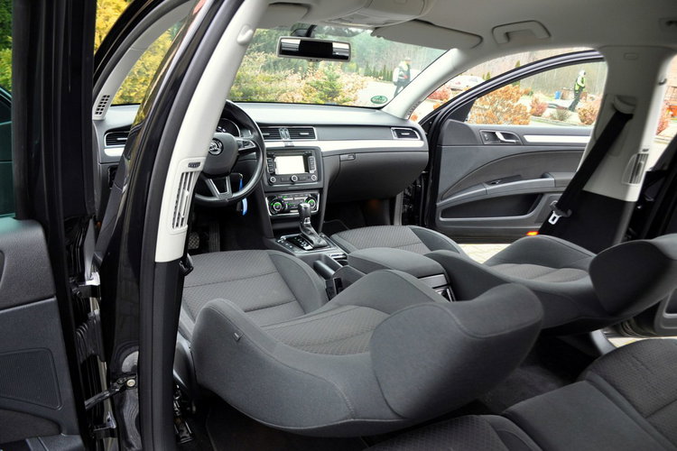 Skoda Superb 2.0TDI(170KM) Lift DSG Xenon Led Navi Welur El.Fotele Chrom Alu17"ASO zdjęcie 28