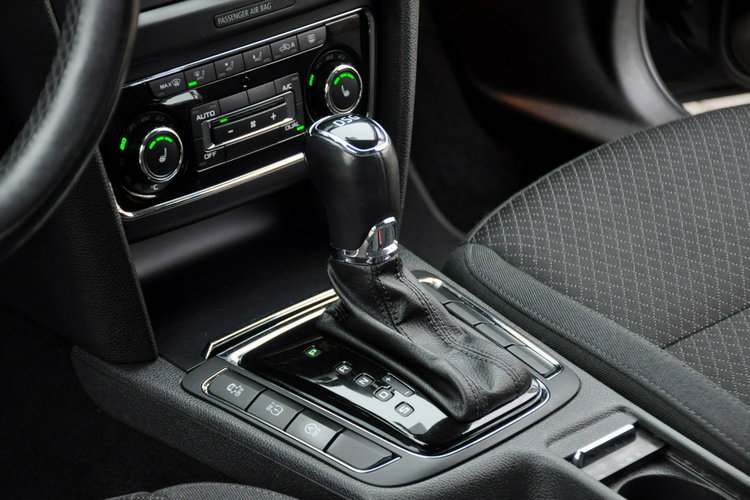 Skoda Superb 2.0TDI(170KM) Lift DSG Xenon Led Navi Welur El.Fotele Chrom Alu17"ASO zdjęcie 34