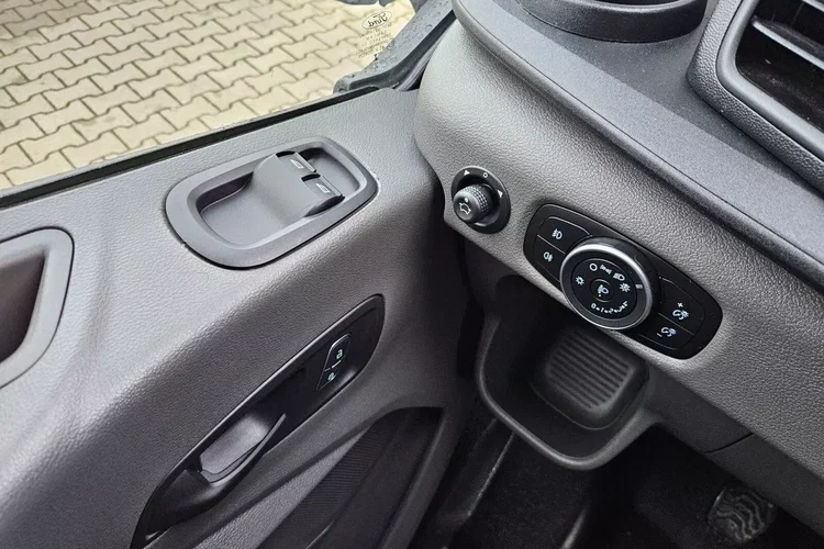Ford transit L4H3 89900zł NETTO Brygadówka 6 osób 2.0TdCi/170KM zdjęcie 19