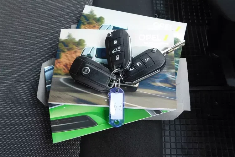 Opel Vivaro zdjęcie 19