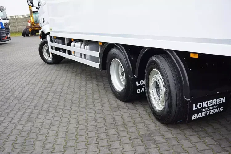 Mercedes ACTROS / 2645 / E 6 / KONTENER + WINDA / 22 PALETY / ŁAD. 13 467 KG / OŚ SKRĘTNA zdjęcie 19