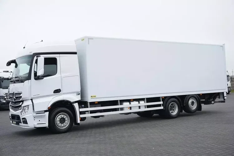 Mercedes ACTROS / 2645 / E 6 / KONTENER + WINDA / 22 PALETY / ŁAD. 13 467 KG / OŚ SKRĘTNA zdjęcie 3
